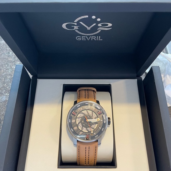 Watches gevril motorcycles worth 1600$ i want 400 - Picture 2 of 3